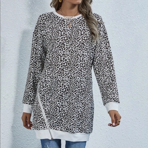 🎉HP🎉 Zip Side Leopard Sweatshirt - Picture 2 of 5